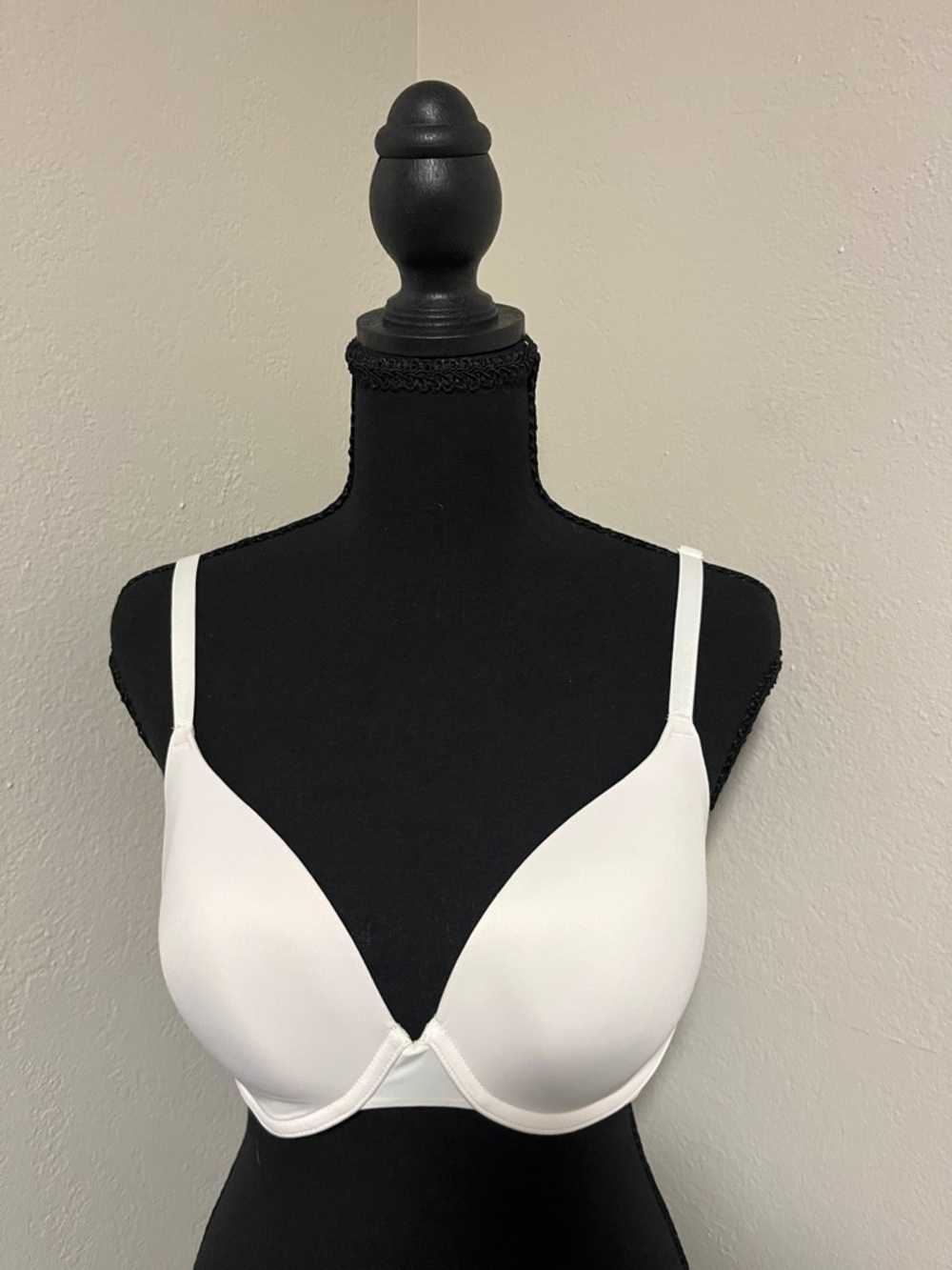 SALE!!! PINK Victoria's Secret Wear Everywhere Lightly Lined T-Shirt Bra —34D